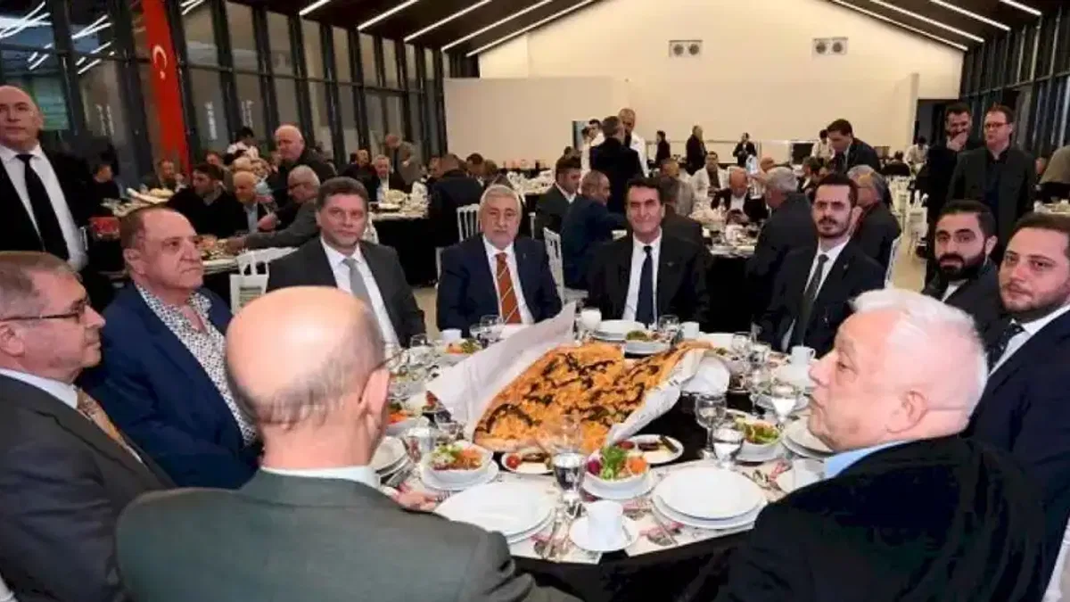 Osmangazi Meydanı’nda esnaf buluşması