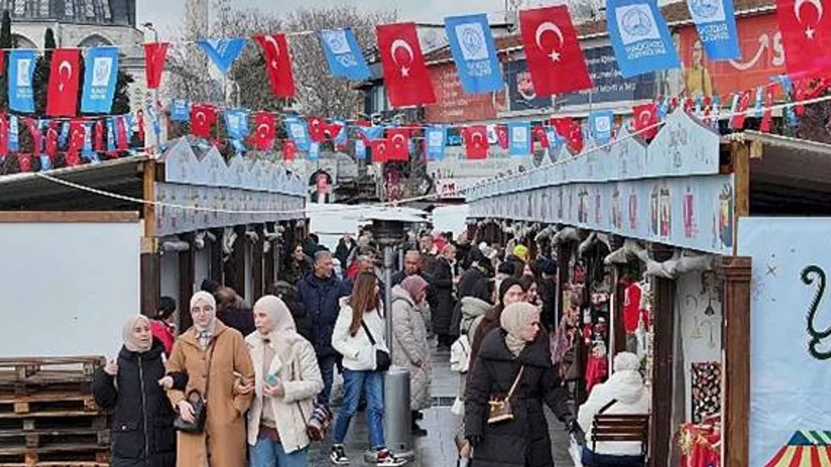 Yılbaşı Pazarı 2025 Üsküdar'da Başladı
