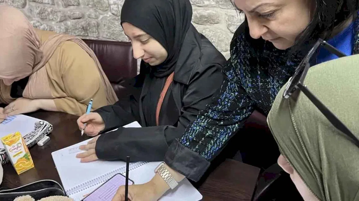 Konya Karatay'da yabancı öğrenciler geleneksel sanatları tanıyor