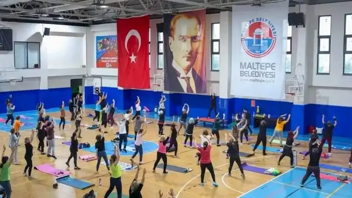 İstanbul Maltepe'de Köymen, spor yapan kadınlarla buluştu