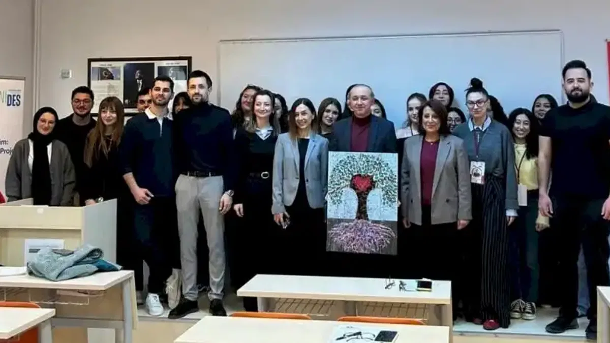 Kocaeli Üniversitesi'nde sıfır atıklar sanata dönüştü