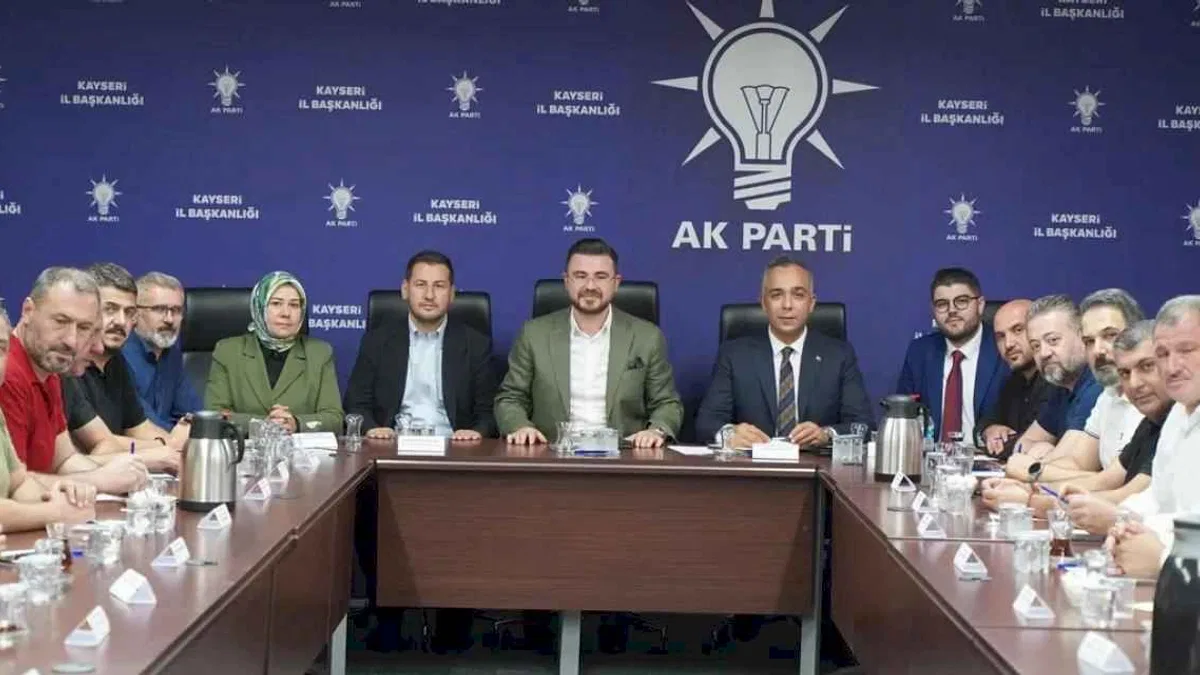 AK Parti Kayseri'de 7 istifa krizi!