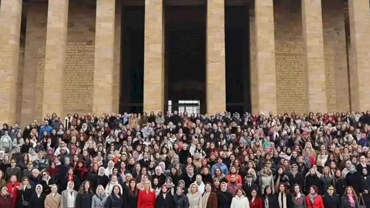 Kadın milletvekilleri ve seçilmişler Ata'nın huzurunda