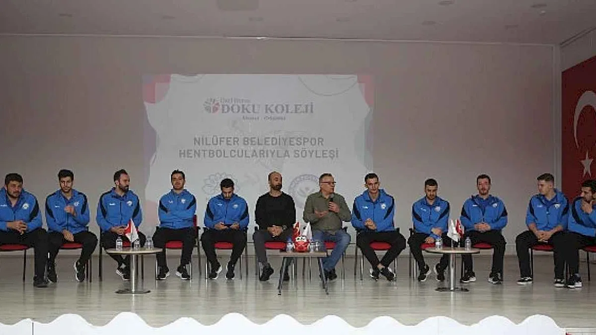 Nilüferli hentbolcular öğrencilerle buluştu