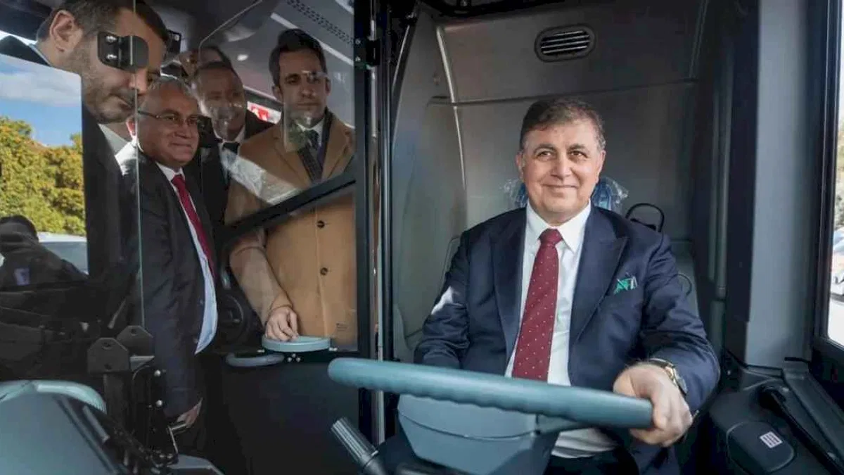 Başkan Tugay, 80 milyon Euro’luk kredi için ilk imzayı attı