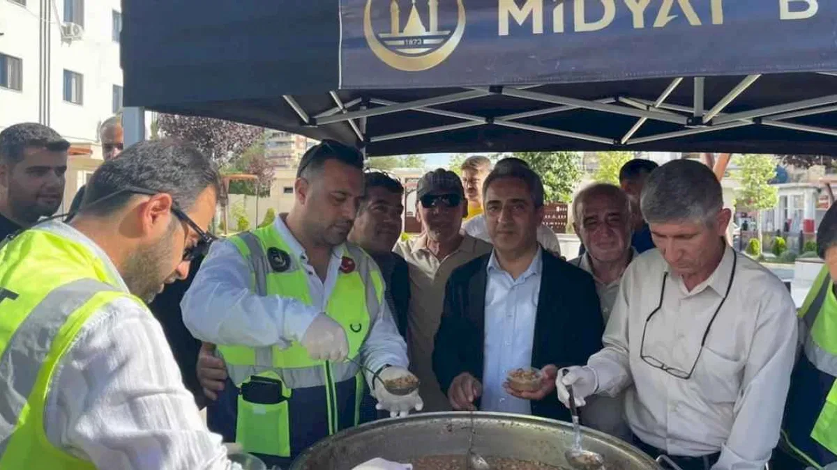 Mardin Midyat’ta aşure ikramı