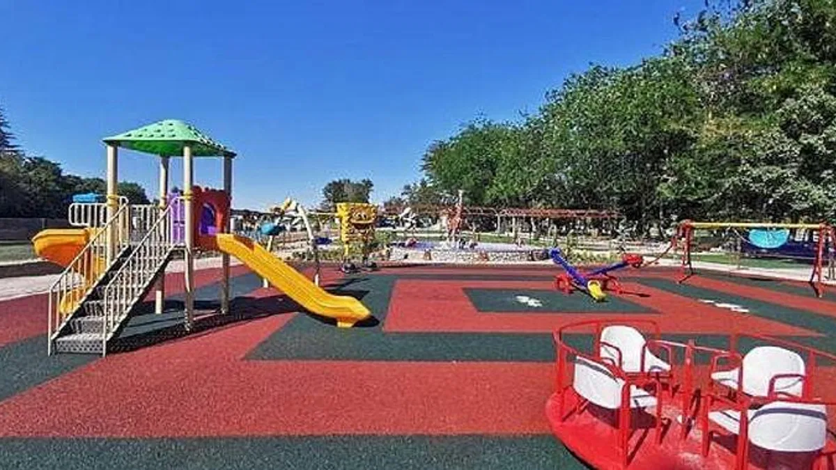 Çumra Belediyesi Mahallelere Yeni Oyun Parkları kazandırıyor