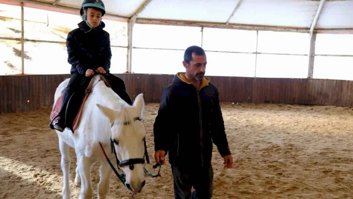 Kocaeli'de ara tatili at üstünde geçirdiler