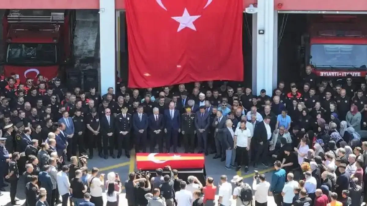 Şehit itfaiye eri Mehmet Tekeli son yolculuğuna uğurlandı