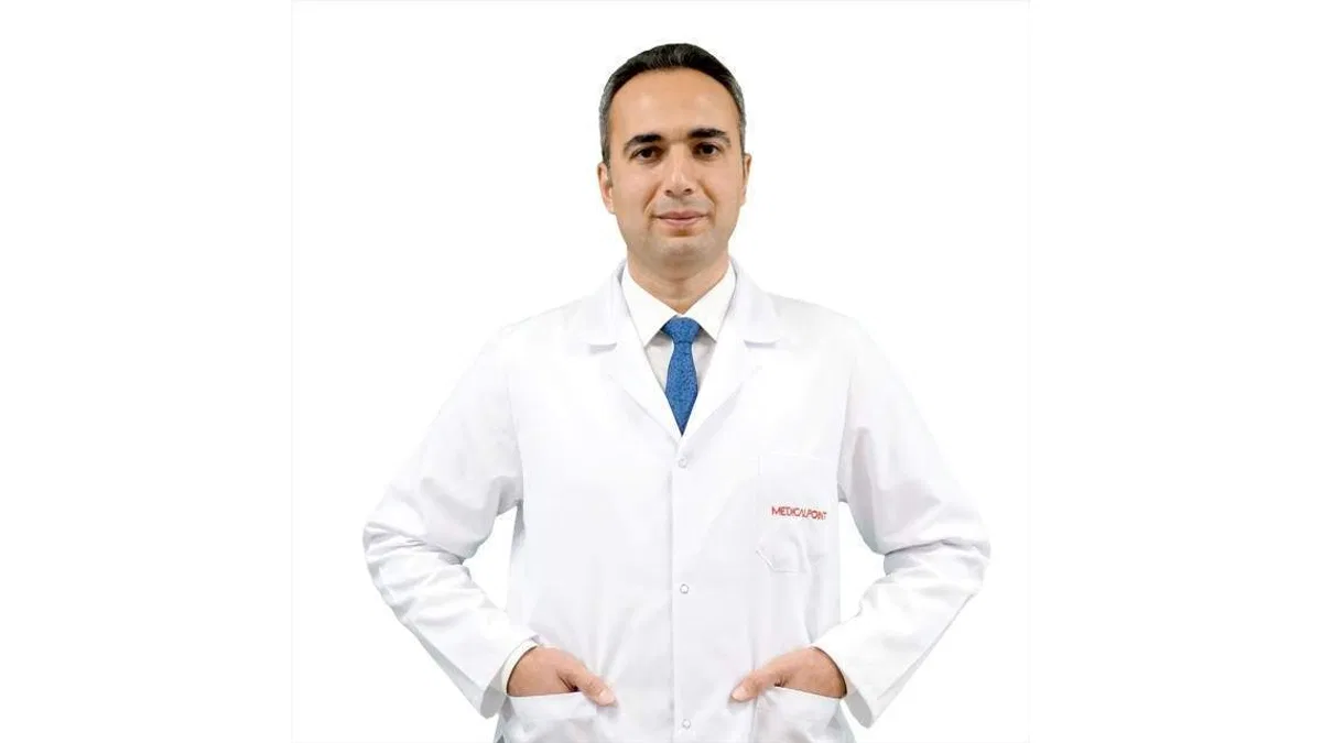 Göz sağlığı ve hastalıkları uzmanı Doç. Dr. Yavuzer, Medical Point Gaziantep'te