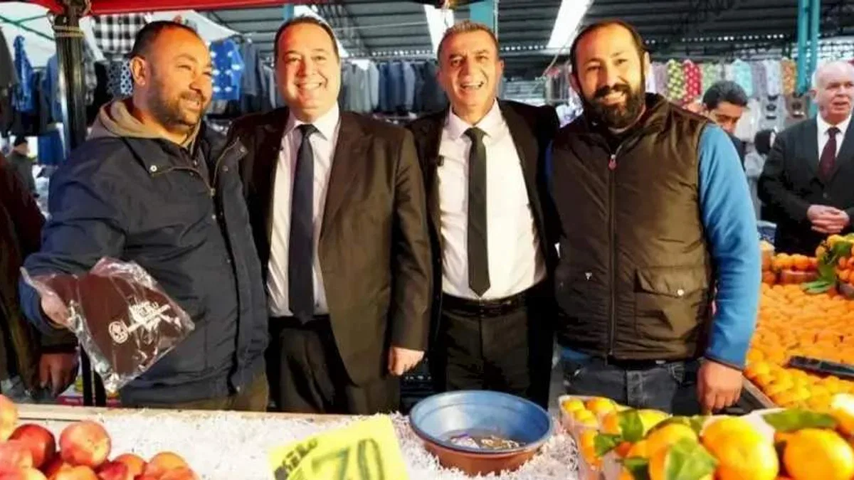 Manisa'da Başkan Dutlulu Perşembe Pazarı’nda esnafla buluştu