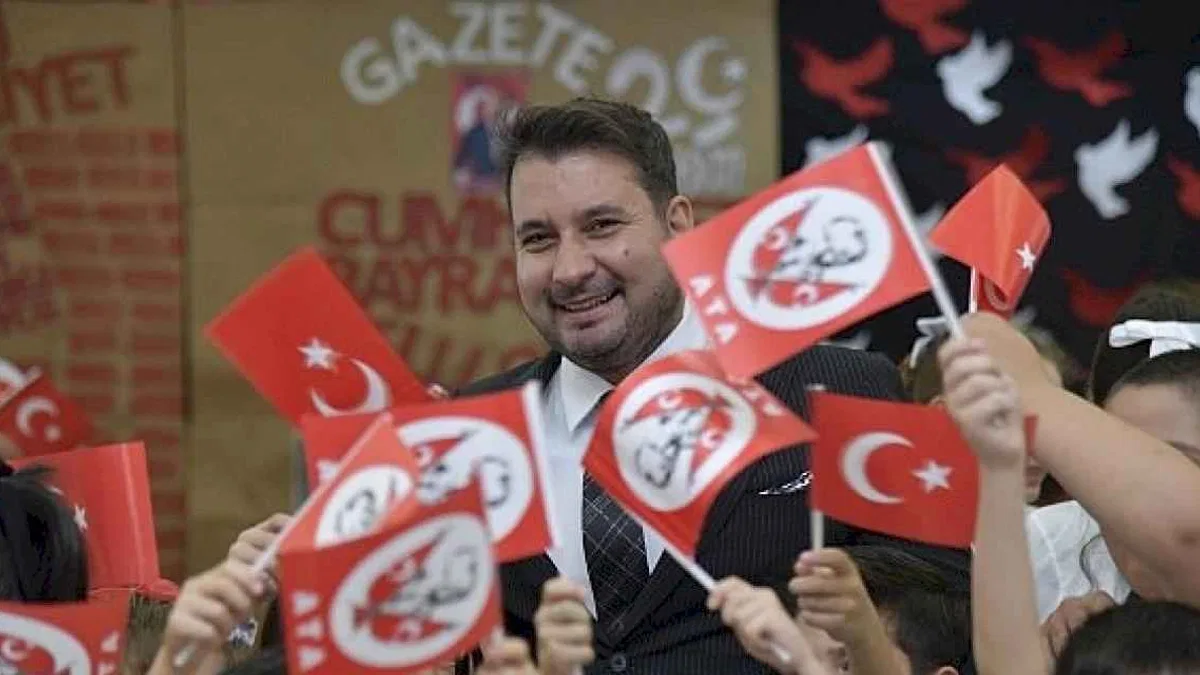 Cumhuriyet'in 101'inci yaşı törenle kutlandı.