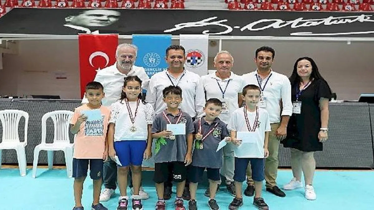 Satranç Tutkunları Aliağa'da Buluştu