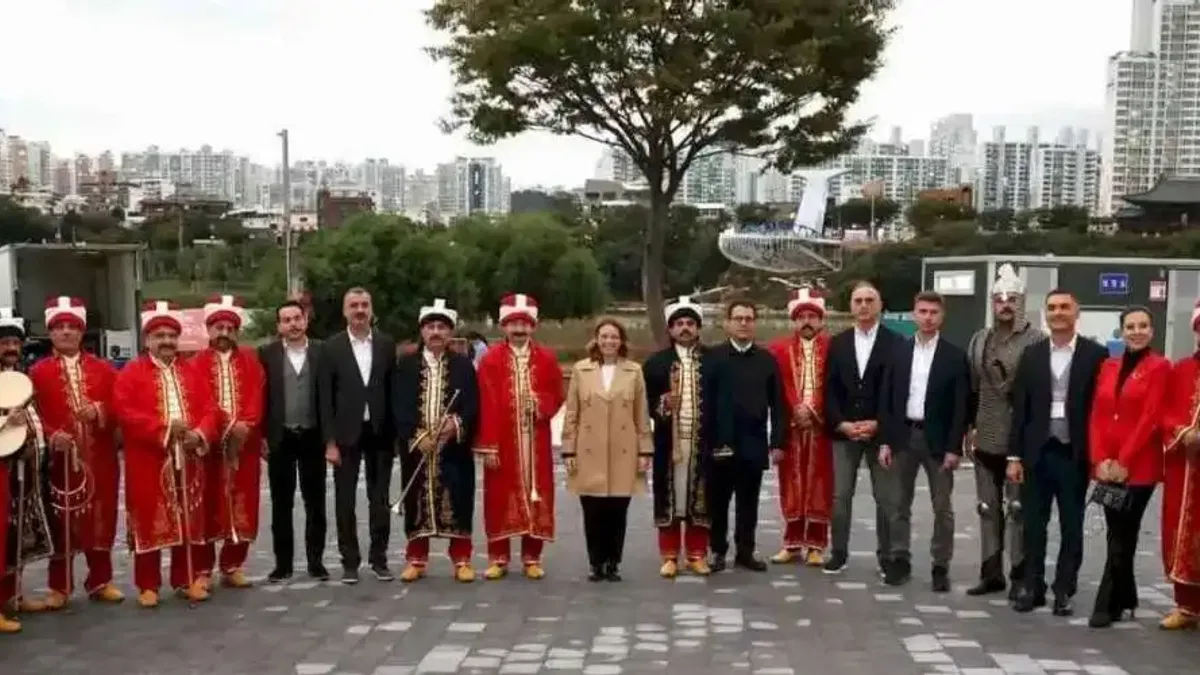 Kocaeli Büyükşehir Mehteri, Ulsan’da yeri göğü inletti