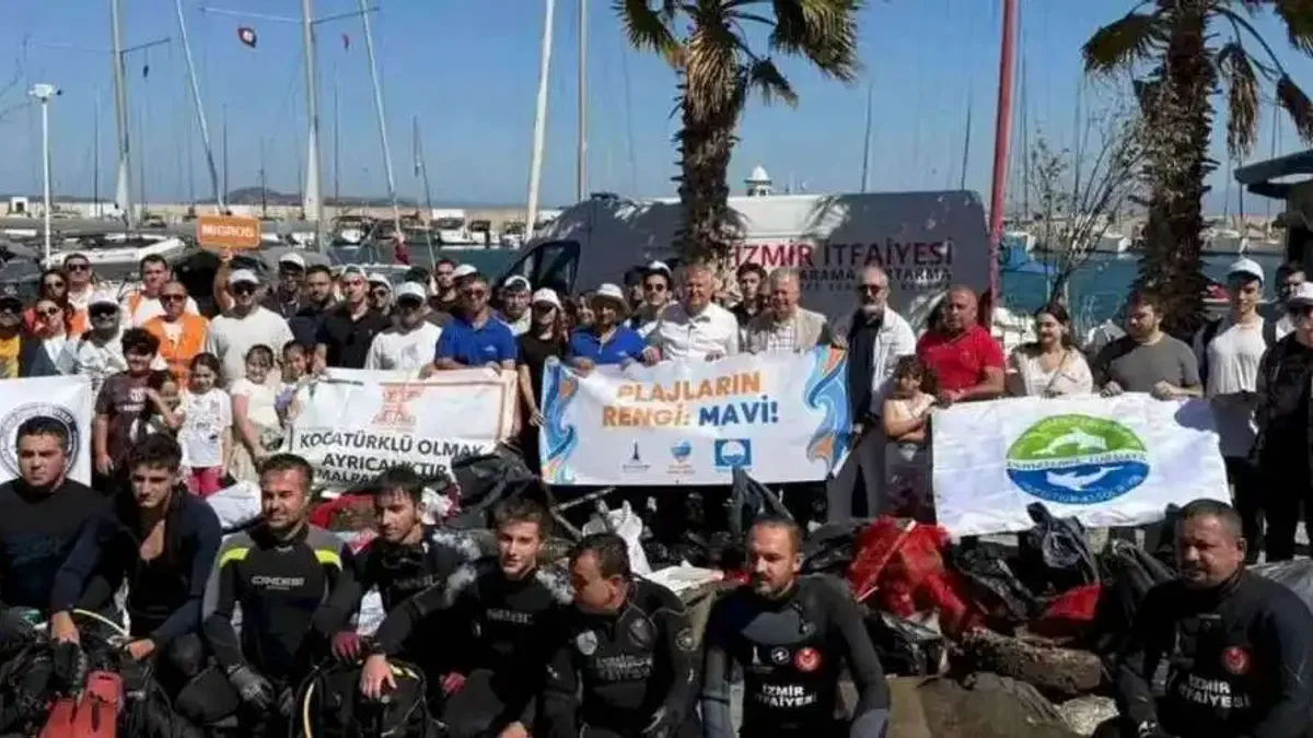 Urla'da kıyı ve deniz temizliği yapıldı.. Araba lastiği bile çıktı!