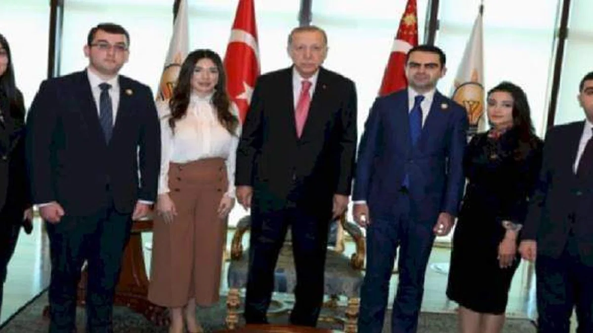 Azerbaycanlı gençlerden Cumhurbaşkanı Erdoğan'a ziyaret