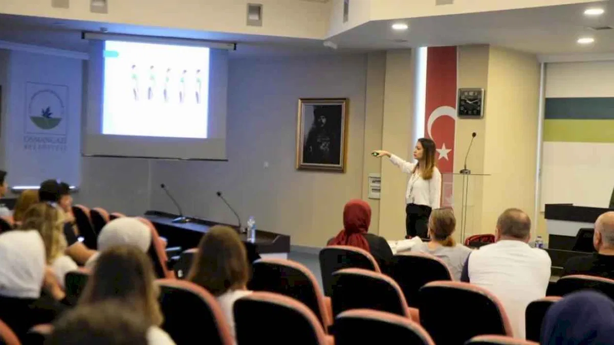 Osmangazi'de belediye personeline sağlıklı beslenme ve ofis ergonomisi eğitimi