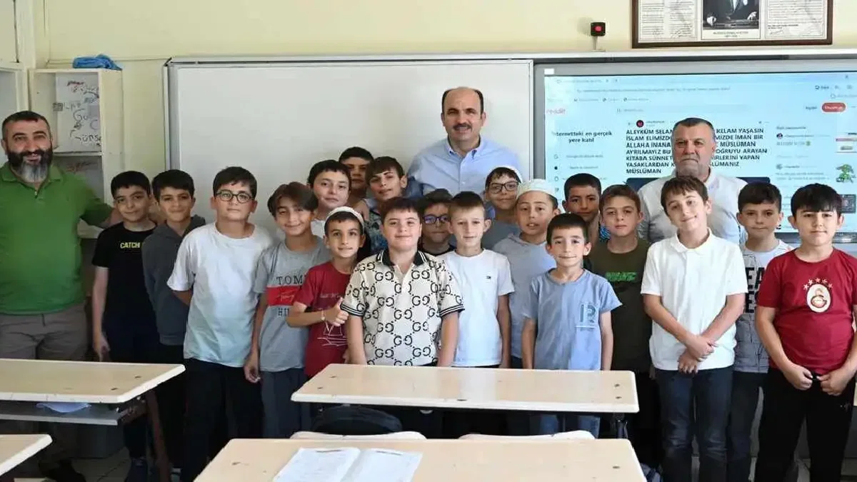 Konya'da Başkan Altay hafızlık eğitimi alan kursiyerlerle buluştu