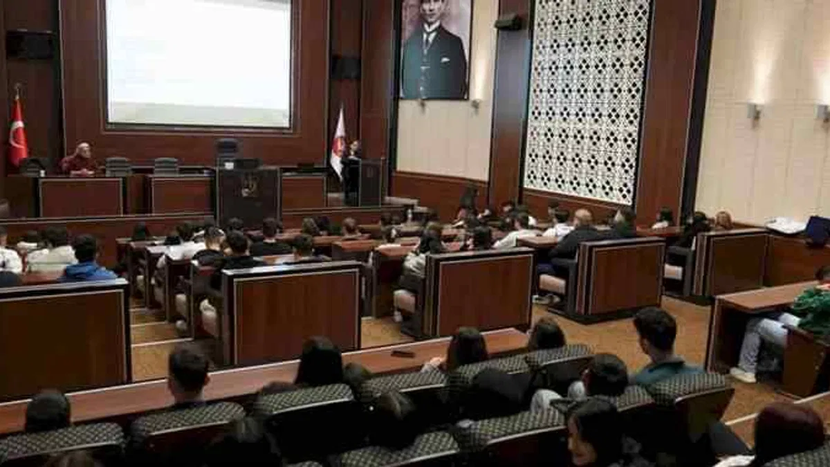 Ankara Keçiören'de stajyer öğrencilere sağlık eğitimi