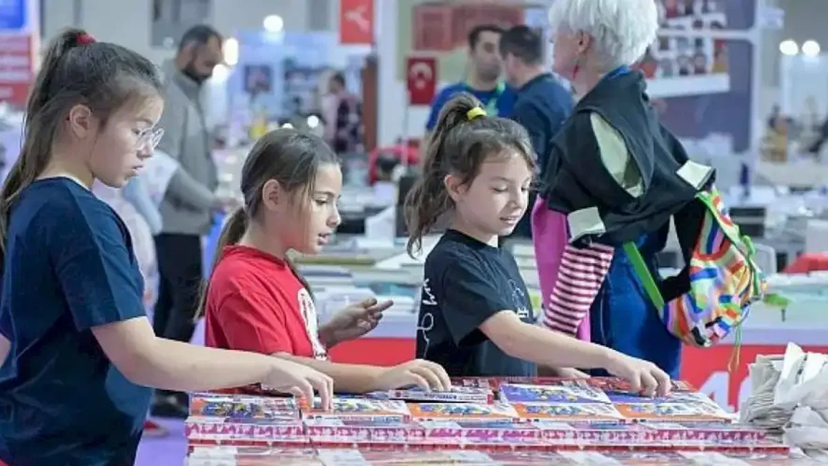 İZKİTAP okurları yazarlarla buluşturmaya devam ediyor