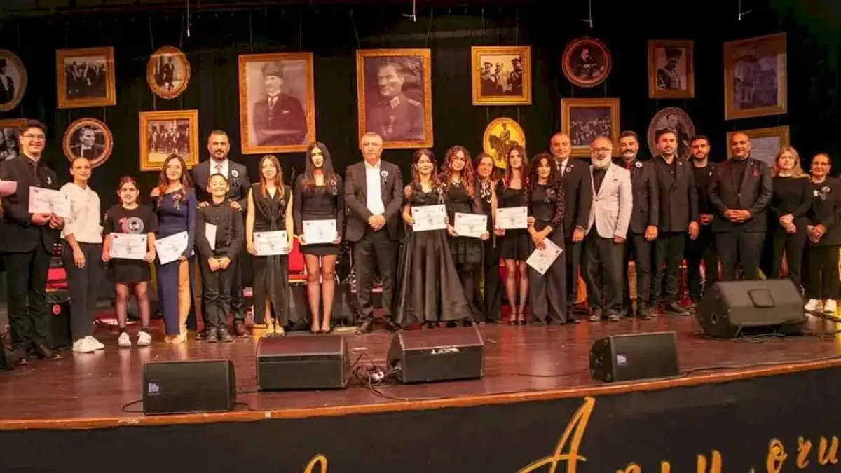 Güzelbahçeli gençler Atatürk için söyledi
