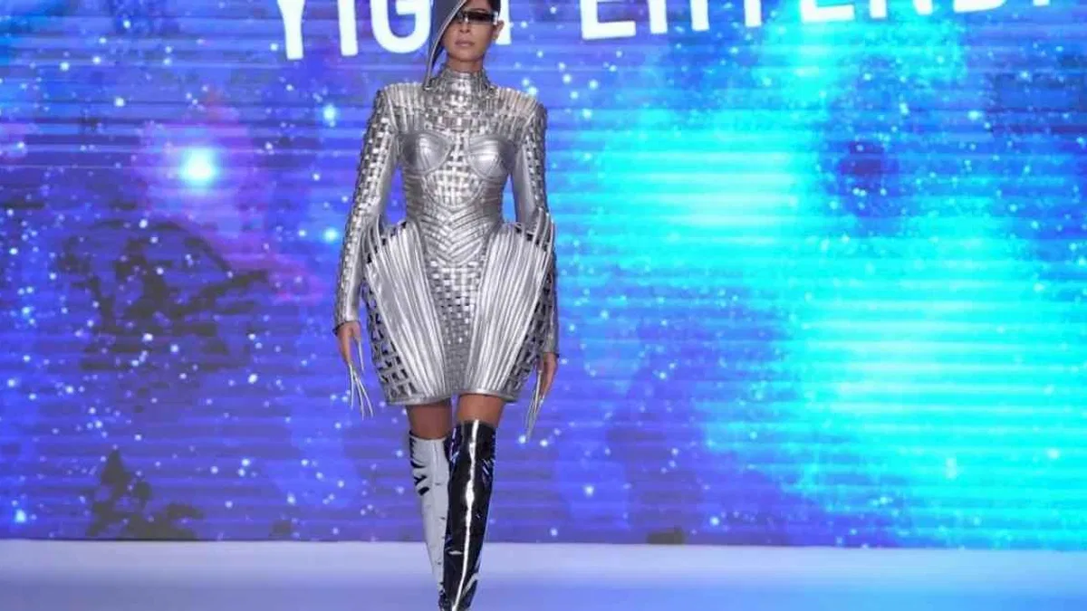İzmirli modacı, izleyicileri 2078’e götürdü