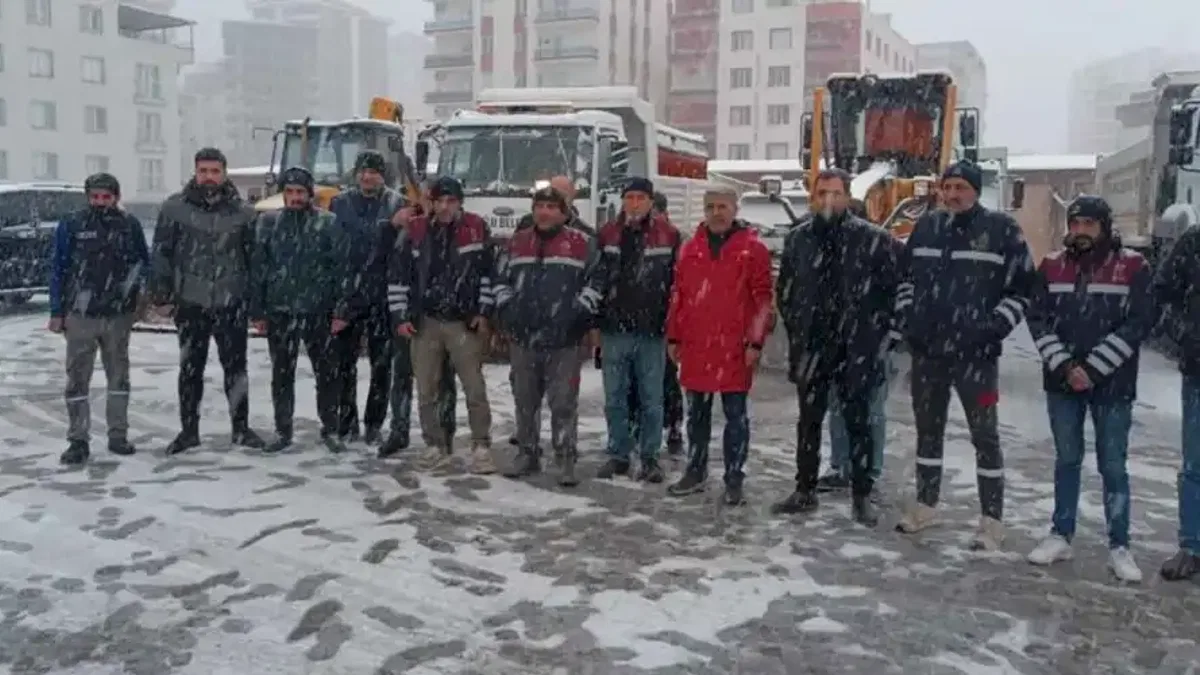 Mardin Artuklu Belediyesi karla mücadele ekipleri sahada