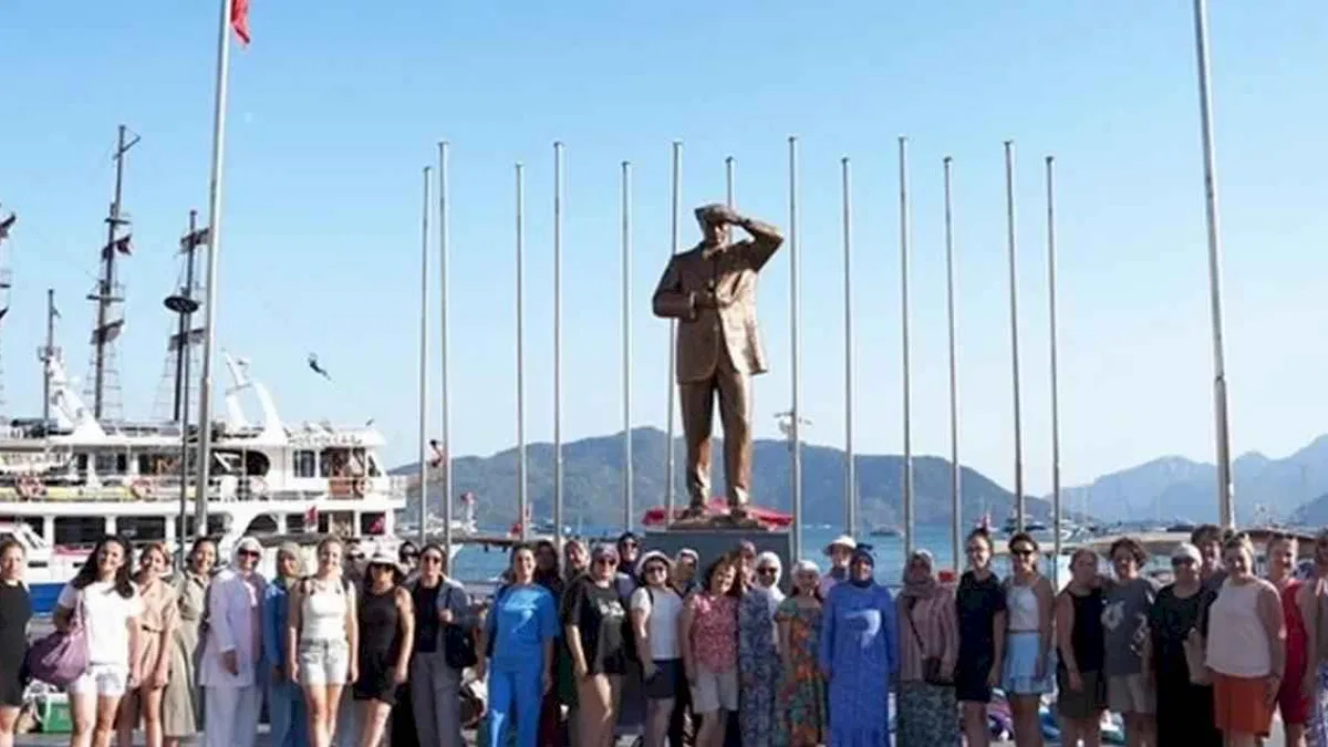Denizlili kadınların Marmaris’te mavi yolculuk keyfi