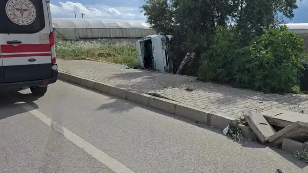 Antalya Kumluca'da trafik kazası: 2 yaralı