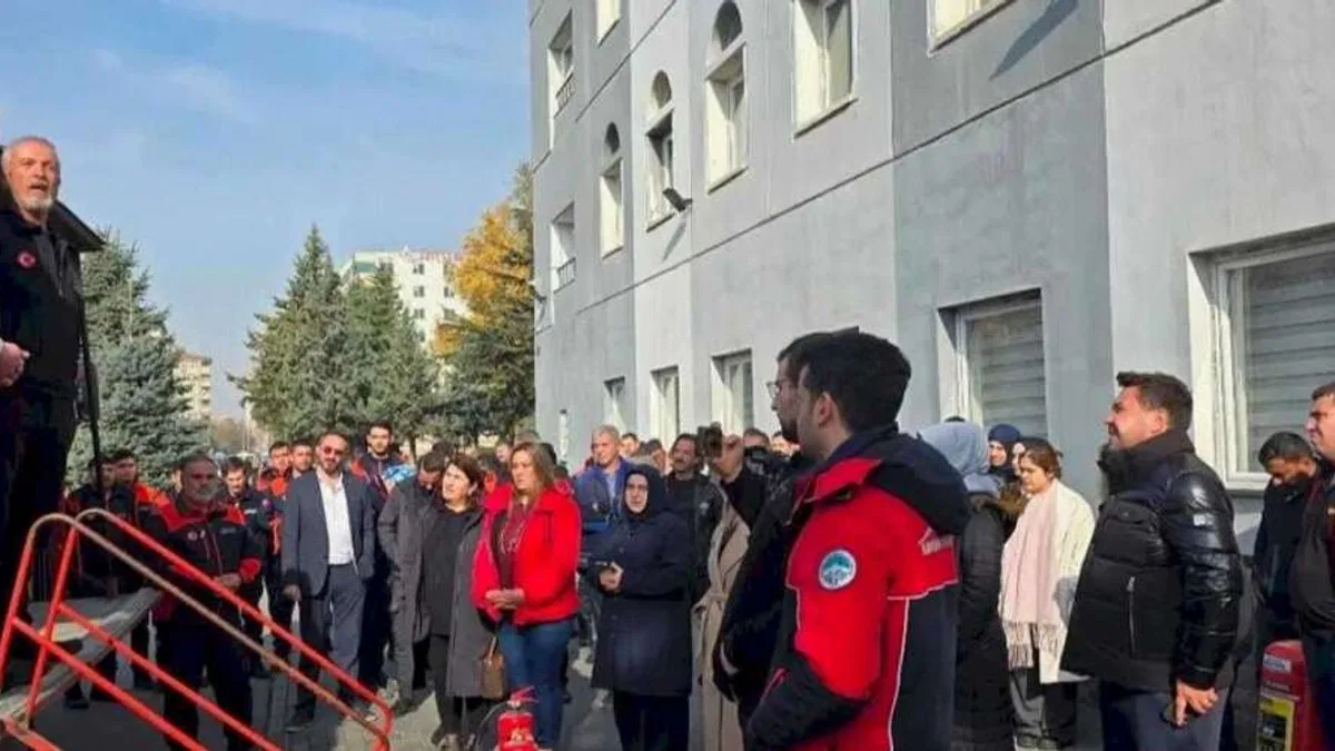 Kayseri Kocasinan'da personele acil durum tahliye ve yangın tatbikatı
