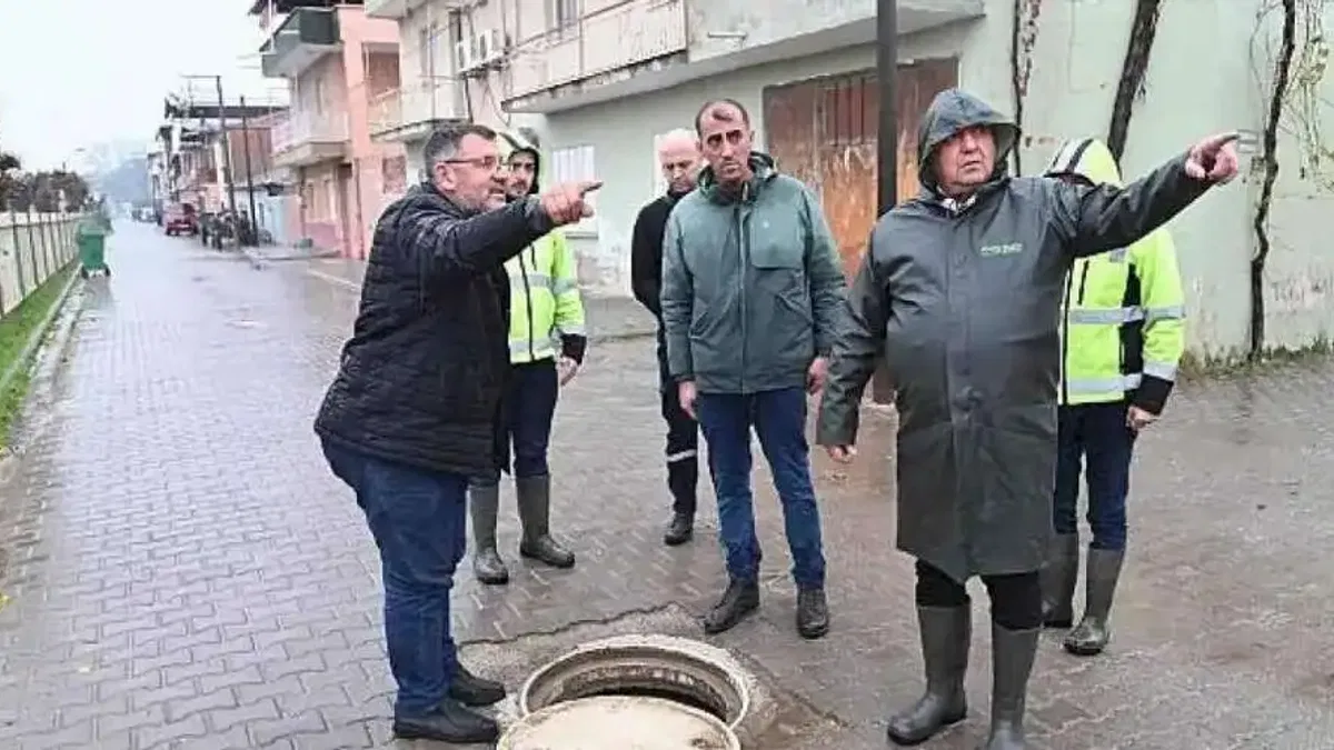 Büyükşehir ve MASKİ Ekipleri Şiddetli Yağışa Karşı Sahada