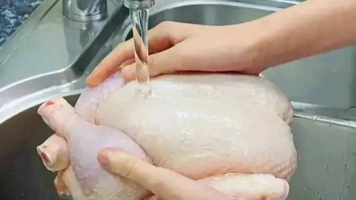 Tavuğu pişirmeden önce bunu sakın yapmayın