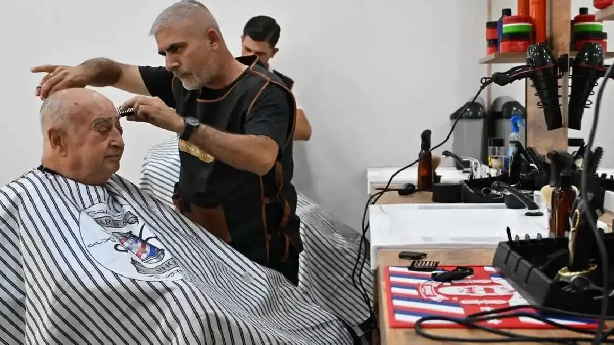 Emekli Kafe’de kuaför ve berber hizmeti başladı
