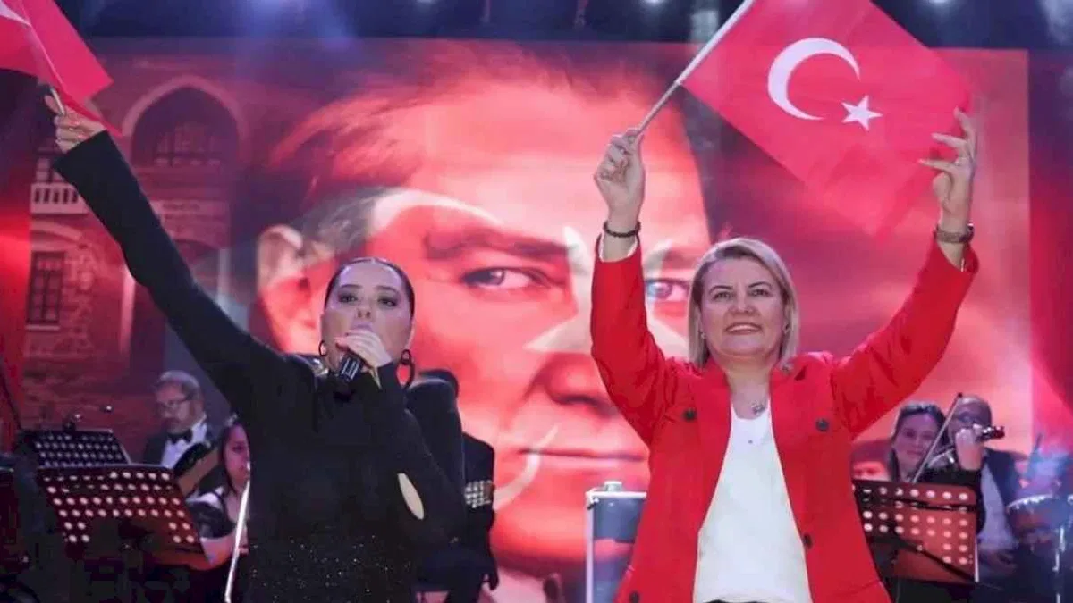 Kapanca Sokak’ta 19 Mayıs coşkusu Reyhan Karaca konseriyle taçlandı
