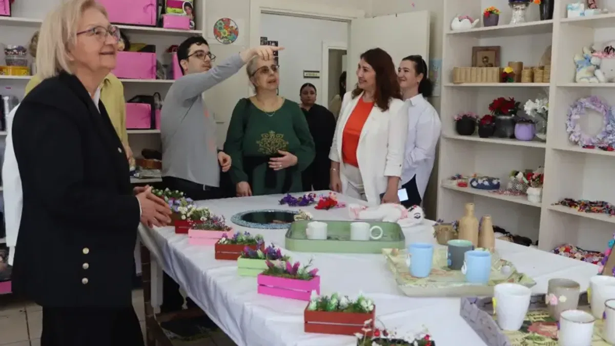 Maltepe'de Üreten Engelliler Merkezi’nde yıl sonu sergisi
