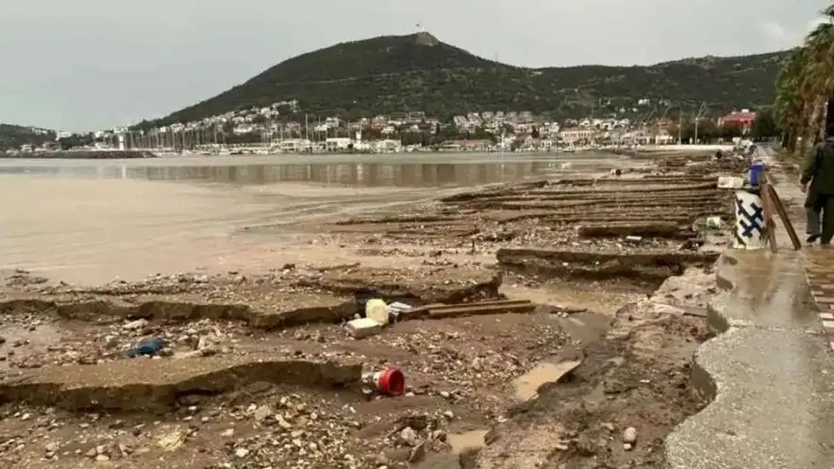 Foça’da sel felaketi sonrası yaraların sarılması için seferberlik başladı... Kayıp kişi halen aranıyor!