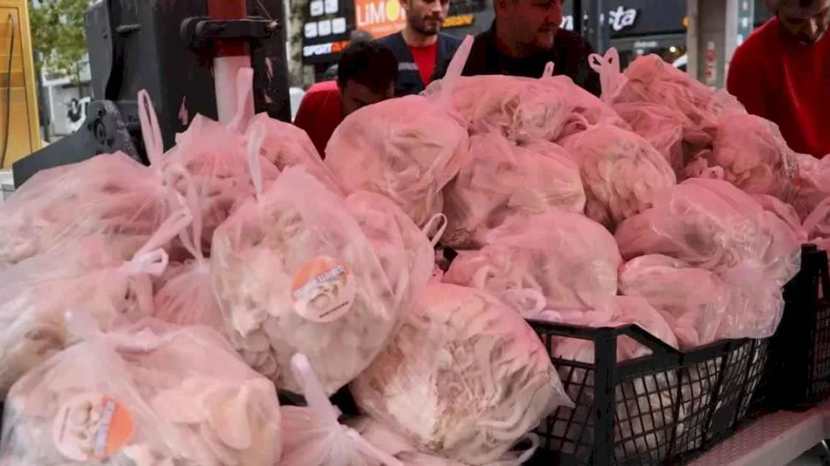 Kocaeli İzmit Belediyesi, kendi ürettiği mantarları vatandaşa dağıttı