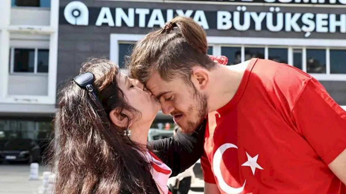 Antalya'da temsili askerlik yapacak engelli bireylere davullu-zurnalı uğurlama