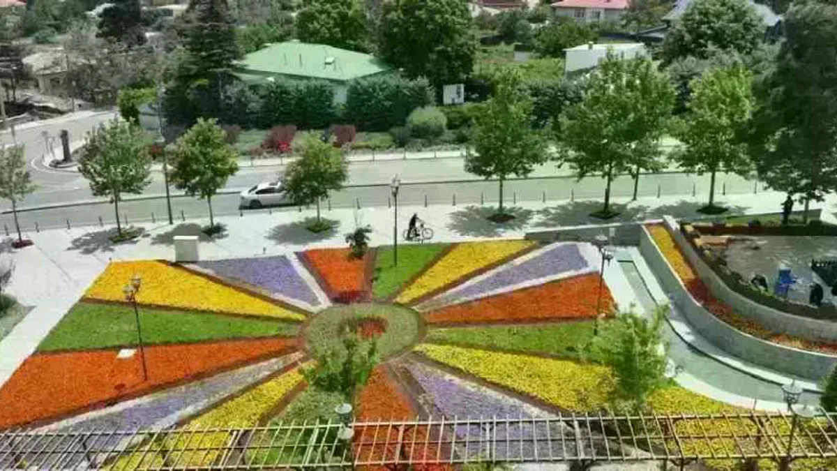 Konya çiçekleriyle göz kamaştırıyor