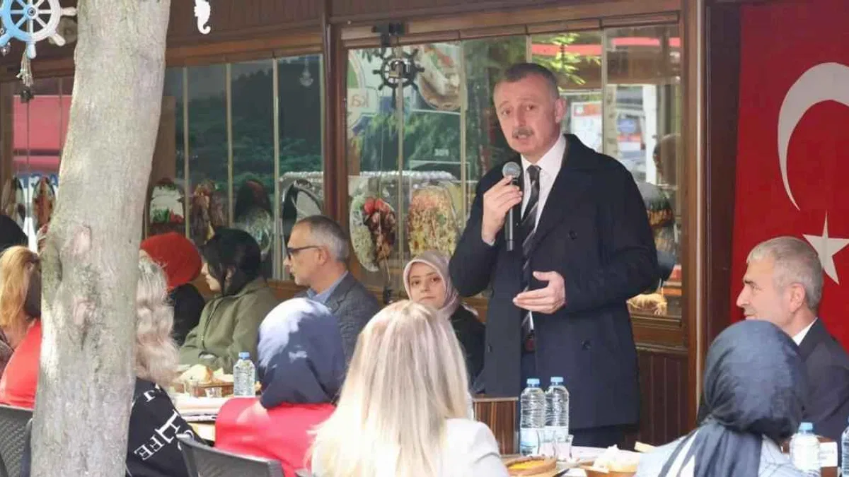 Gebze’de Başkan Büyükakın kadın esnaflarla buluştu