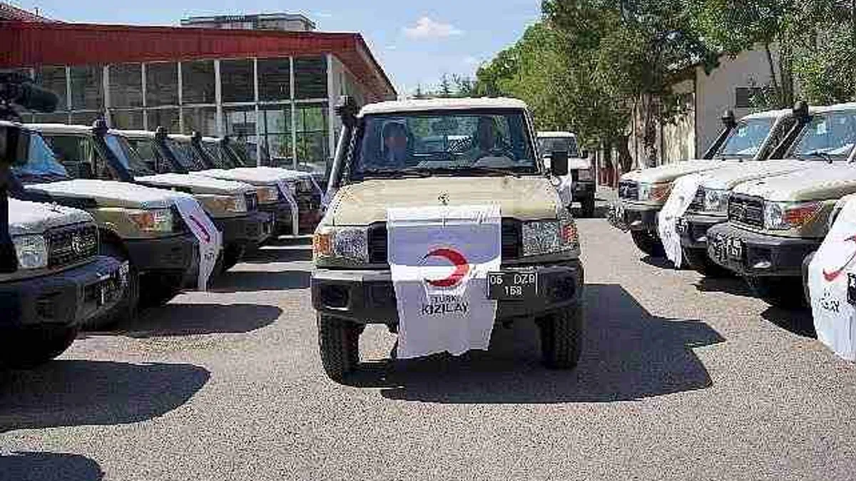 Japon Kızılhaçı'ndan Türk Kızılay'a 30 Arazi Aracı