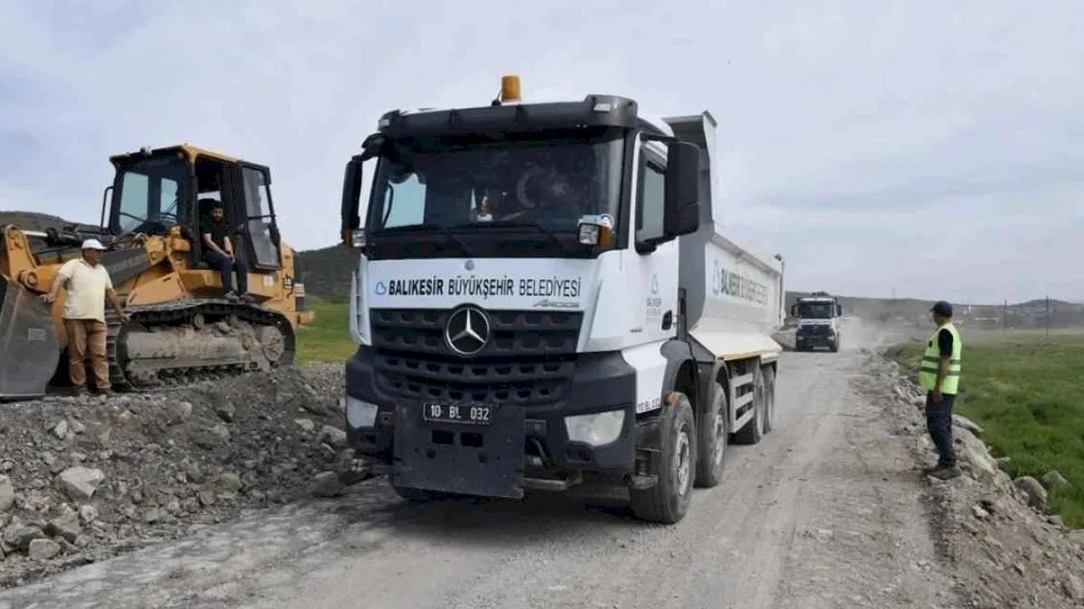 Balıkesir'de tehlikeli yollara neşter