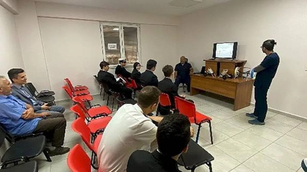 Sokak Hayvanları Merkezi Öğrencileri Ağırladı