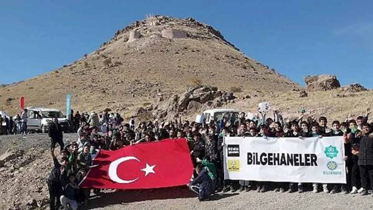 Bilgehanelerin 8. Sınıf Öğrencileri Takkeli Dağ'da Zirve Yolculuğu Deneyimi Yaşadı