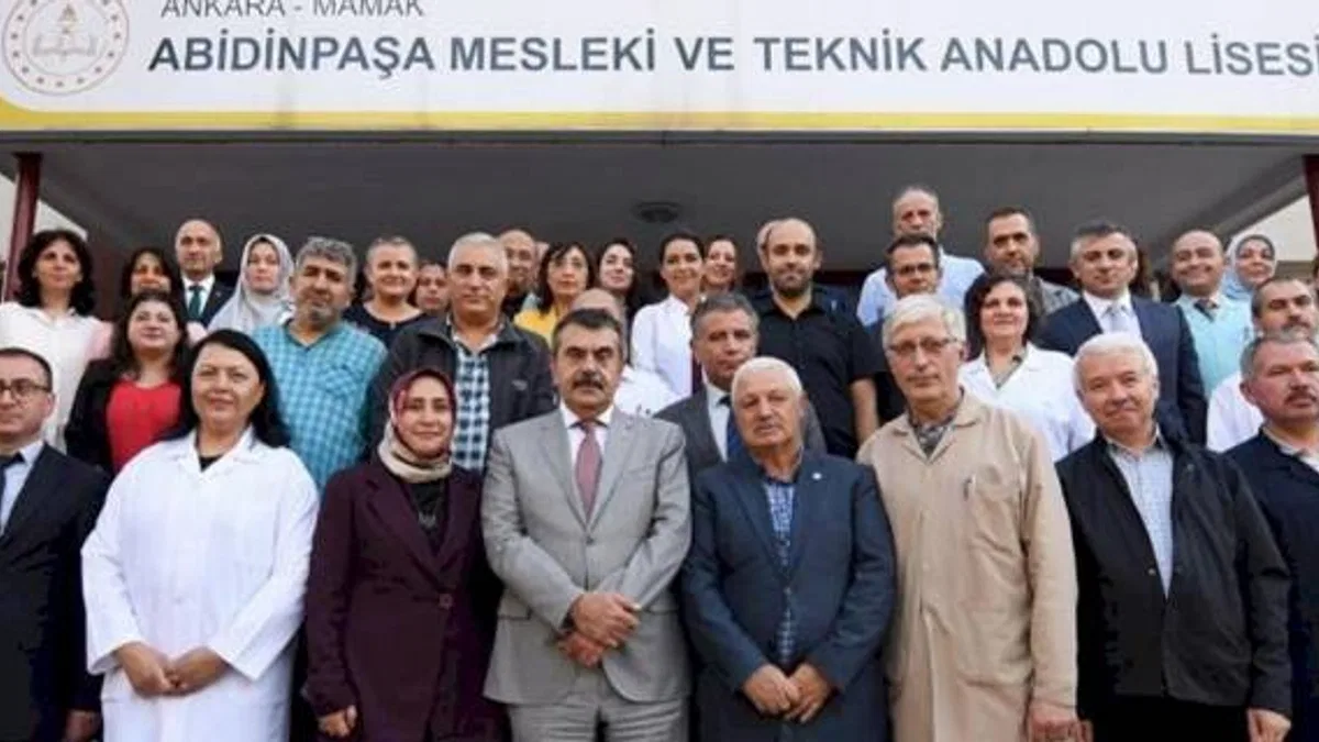 Bakan Tekin Ankara'da öğretmenlerle buluştu