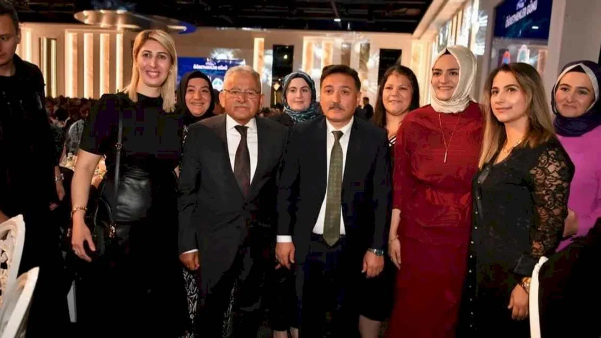 Memduh Büyükkılıç'tan 'öğretmenlere' övgü