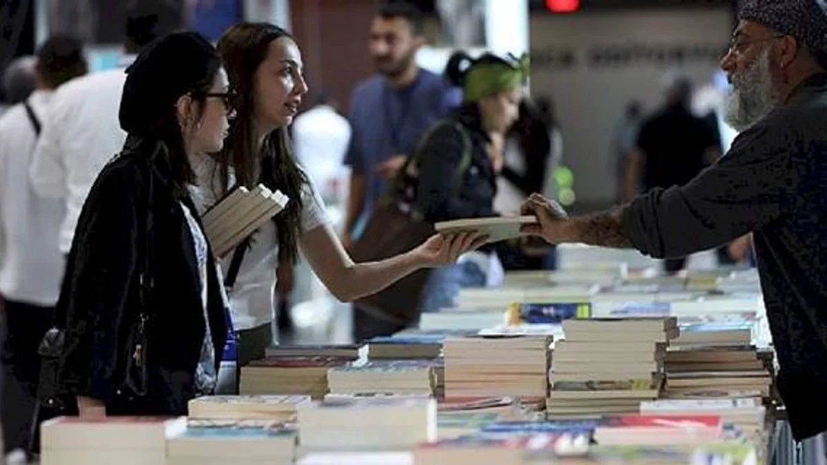 Kitap Fuarı Kapılarını Kocaeli Marşıyla Açtı