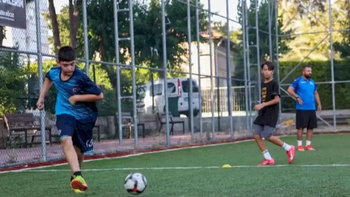 Antalya Büyükşehir’in spora ve sporcuya desteği sürüyor