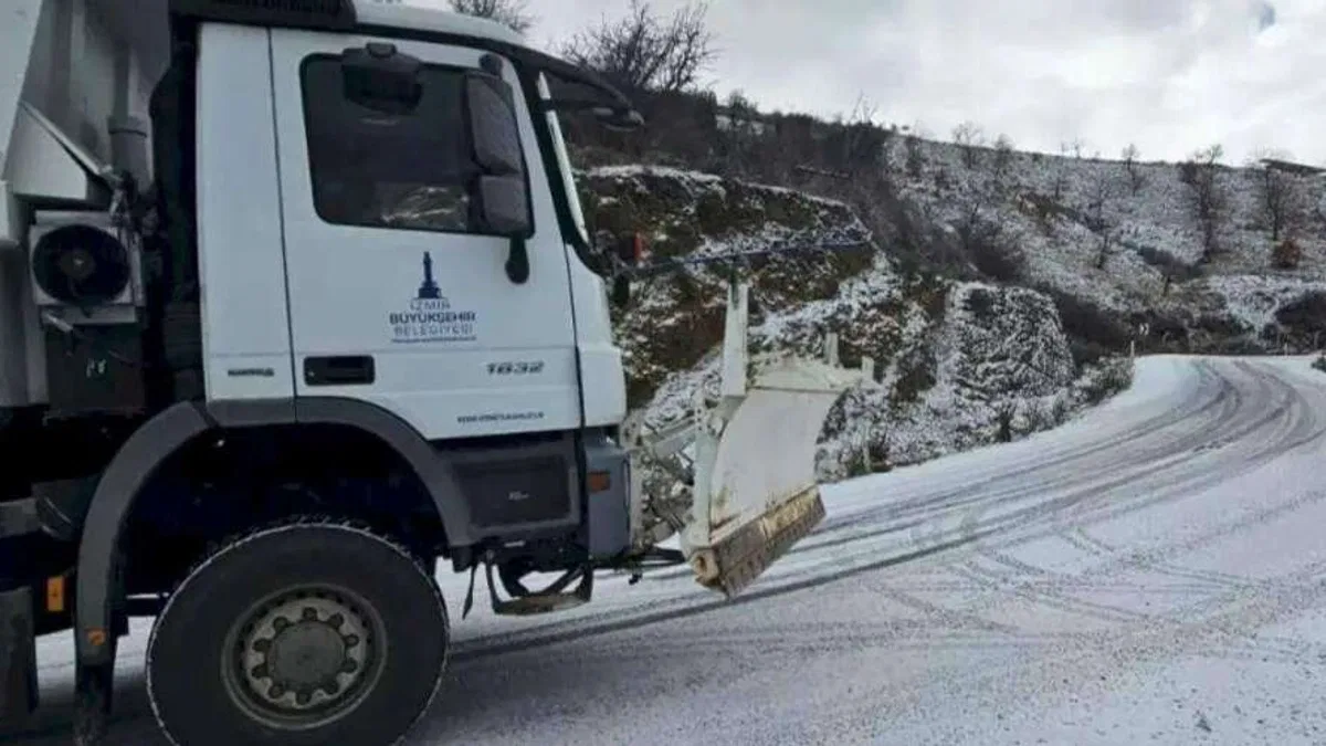 İzmir'de kar savaşçıları yollarda