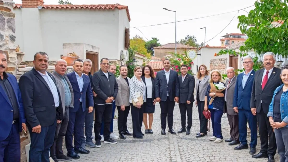 İzmirli muhtarlar narlıdere'deki ortak akıl buluşmasında bir araya geldi